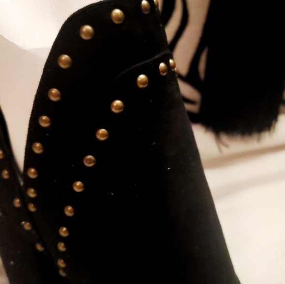 Shoes - Picture 8 of 9